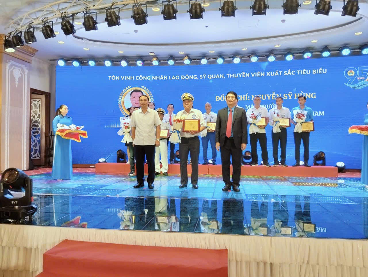 hoi-nghi-gap-mat-bieu-duong-cong-nhan-lao-dong-sy-quan-thuyen-vien-xuat-sac-tieu-bieu-can-bo-cong-doan-xuat-sac-lanh-dao-doanh-nghiep-tieu-bieu-vi-nguoi-lao-dong-nam-2024