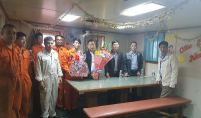 Lãnh đạo Công ty thăm và chúc Tết các tàu nhân dịp năm mới  