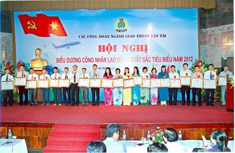 Hội nghị biểu dương công nhân lao động xuất sắc tiểu biểu ngành Giao thông Vận tải năm 2012